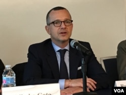 和美台商业协会会长韩儒伯（美国之音钟辰芳拍摄）