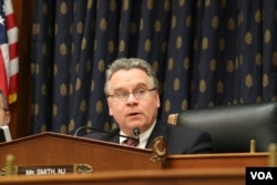 2014年12月4日，来自新泽西州的共和党籍众议员克里斯•史密斯在国会举行有关中国政府对美国大学影响的听证会。（美国之音杨晨拍摄）