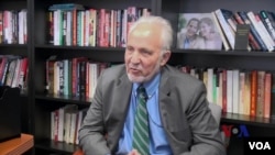 美国前《洛杉矶时报》驻京记者站站长孟捷慕 (James Mann)接受美国之音专访