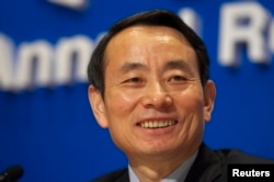 2008年3月中国石油天然气股份有限公司董事长蒋洁敏在香港记者会上。2014年6月30日中共中央政治局会议宣布将蒋洁敏开除党籍，移送司法机关。