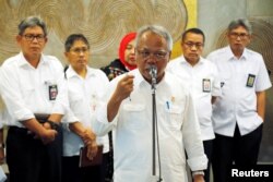 Menteri Pekerjaan Umum dan Perumahan Rakyat Basuki Hadimuljono dalam konferensi pers mengenai penyerangan terhadap pekerja konstruksi di Papua, diduga oleh kelompok separatis, Selasa, 4 Desember 2018.