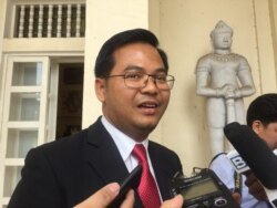 រូប​ឯកសារ៖ លោក ជិន ម៉ាលីន អ្នកនាំពាក្យ​ក្រសួង​យុត្តិធម៌ ថ្លែង​ប្រាប់​អ្នកសារព័ត៌មាន​ក្រោយ​បញ្ចប់​កិច្ច​ប្រជុំនៅ​ក្រសួង​យុត្តិធម៌ នាថ្ងៃ​ទី​២១​ ខែ​កុម្ភៈ ឆ្នាំ​២០១៧។ (កាន់ វិច្ឆិកា/VOA)