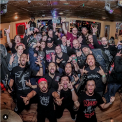 Konser tur Adamantine di kota terakhir, Long Island, New York (@burgerkillofficial).