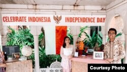 Fenesha Flourencia dan Alfian Rusli saat peringatan 17 Agustus di Disney Animal Kingdom di Florida (dok: Fenesha Flourencia)