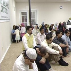 Peran komunitas muslim dinilai lebih efektif dalam mencegah radikalisme dibandingkan tindakan oleh penegak hukum (foto: ilustrasi).