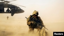 Perang digencar di Afghanistan untuk mencari Osama bin Laden.