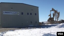 An oil services company building can be seen in Dickinson, North Dakota, Dec. 4, 2016. (G. Flakus/VOA)