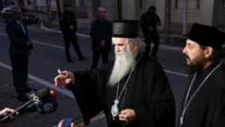 Mitropolit Amfilohije ispred kabineta premijera Crne Gore Duška Markovića, 26. decembra 2019. (Foto: RFE/RL/Savo Prelević)