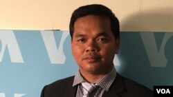 លោក ប៉ា ច័ន្ទរឿន នាយក​មជ្ឈមណ្ឌល​ទស្សនវិជ្ជា​អនុវត្តន៍​និង​សីលធម៌​កម្ពុជា ក្នុង​បទសម្ភាសន៍​ជាមួយ​VOA នៅ​ក្នុង​រដ្ឋធានី​វ៉ាស៊ីនតោន នៅ​ថ្ងៃ​ទី​៣ ខែ​សីហា ឆ្នាំ២០១៧។