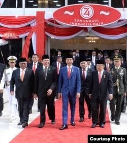 Presiden Joko Widodo bersama Ketua DPR RI Bambang Soesatyo pada rapat paripurna pembukaan persidangan I DPR RI Tahun 2019-2020, di Gedung DPR/MPR RI, Senayan , Jakarta, 16 Agustus 2019. (Foto: Biro Pers)