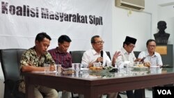 Diskusi publik "Bedah Visi Pertahanan dan Keamanan Calon Presiden" di Kantor Imparsial, Jakarta, Rabu (27/3) (Foto: VOA/Fathiyah).