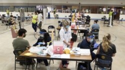 Studenti Univerziteta Kent Stejt dobijaju vakcine protiv Kovida 19 u Kentu u Ohaju, 8. aprila 2021.