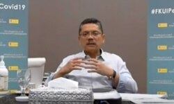 Dekan FKUI Ari Fahrial Syam saat menggelar konferensi pers online, Jumat, 20 Maret 2020. (Foto: VOA/Sasmito Madrim)