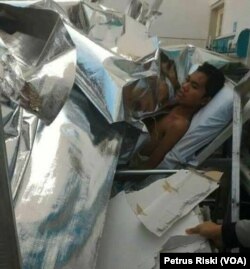 Pasien yang tertimpa atap ambruk di rumah sakit.