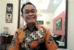 Pakar otonomi dan mantan Dirjen Otda Kemendagri, Prof Djohermansyah Djohan. (Foto: VOA/Nurhadi)