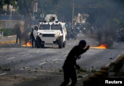 Opposition demonstrators clash with riot police during the so called "mother of all marches" against Venezuela's President Nicolas Maduro in Caracas, Venezuela, April 19, 2017.
