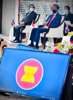 Presiden Jokowi beserta pemimpin dan perwakilan dari negara-negara ASEAN membahas situasi Myanmar di Gedung Sekretariat ASEAN di Jakarta, Sabtu (24/3). (Foto: Courtesy/(Biro Pers)