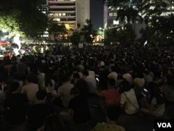 2019年9月6日香港民众在遮打花园集会抗议警方“滥捕”。（美国之音黎堡）