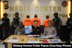 Direskrimum Polda Papua, Kombespol Toni Harsono memaparkan penangkapan pelaku penjualan amunisi di Polda Papua 13 Juni 2018 (foto: Dok. Bidang Humas Polda Papua)