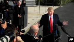 Predsednik Donald Tramp obraća se novinarima uoči odlaska na samit G20 u Argentini