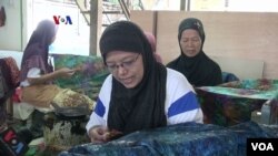 Wartini, karyawan Batik Pria Tampan