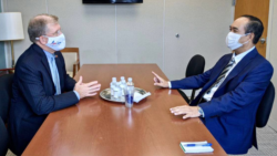 ឯកអគ្គរដ្ឋទូត​សហរដ្ឋ​អាមេរិក​ប្រចាំ​កម្ពុជា​ លោក​ Patrick Murphy​ (ឆ្វេង)​និង​ឯកអគ្គរាជទូត​កម្ពុជា​ប្រចាំ​សហរដ្ឋ​អាមេរិក ​លោក ​ជុំ​ ស៊ុនរី​ ជួបប្រជុំ​ក្នុង​ក្រសួង​ការបរទេស​អាមេរិក​ ​ក្នុង​រដ្ឋធានី​វ៉ាស៊ីនតោន​កាល​ពី​ថ្ងៃ​ទី២៨​ ខែ​កក្កដា ឆ្នាំ២០២១។ (រូបថត​ផ្ដល់​ឱ្យ​ដោយ​ស្ថានទូតកម្ពុជា​ប្រចាំ​នៅ​រដ្ឋធានី​វ៉ាស៊ីនតោន)