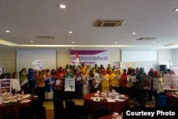 Caleg perempuan menyampaikan deklarasi anti hoax untuk Pemilu damai.(Foto courtesy: IDEA)