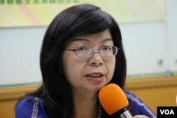 “公民监督国会联盟”理事长黄秀端教授（美国之音杨明拍摄）