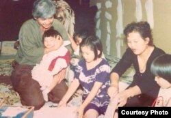 Jennifer Ka and her parents, Keith Kar and Phanith Sary, and older sister, Jackie Nith, in 1990. (Courtesy Photo of Jennifer Ka)