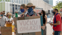 Na drugom protestu dijaspore u Njujorku upućen je apel Ujedinjenim nacijama da osude policijsku brutalnost u Srbiji. (Foto: Nedeljko Jevtić)