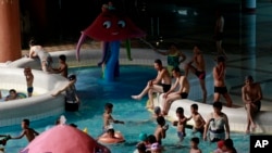 Banyak mitos terkait penularan HIV. Bagaimana faktanya?