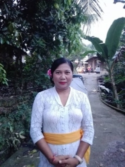 Ketut Rediten atau Ibu Desi menjadi pendamping ODHA di RSUP Sanglah sejak 2011.(Foto: privat)