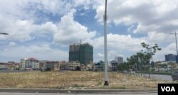 Additional eleven families of Boeng Kok residences had their house bulldozed by Shukaku INC as land dispute continues at Boeng Kok, in Phnom Penh, May 27, 2019. (Tum Malis/ VOA Khmer)