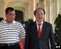 台湾两党立法院党鞭 国民党党鞭林益世(左)民进党党鞭柯建铭 (右)