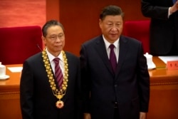 中国领导人习近平为钟南山授奖。（2020年9月8日）