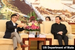 2013年6月，西藏党委书记陈全国会见美国驻华大使骆家辉.