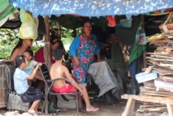 49-year old Phin Mom has been supporting her family by working as a trash collector for over eight years in Phnom Penh, Cambodia, April 22, 2020. (Phorn Bopha/VOA Khmer)