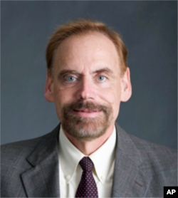 乔治城大学法学院教授费能文