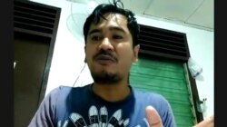 Pradarma Rupang dari JATAM Kaltim dalam tangkapan layar. (Foto: VOA/Nurhadi)