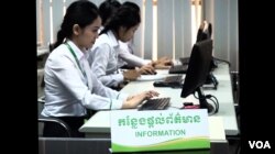 The Cambodia Microfinance Association (CMA) told members in Phnom Penh Thursday, that they would need to cut costs and improve efficiency in order to survive. (Photo. R. Carmichael / VOA)
