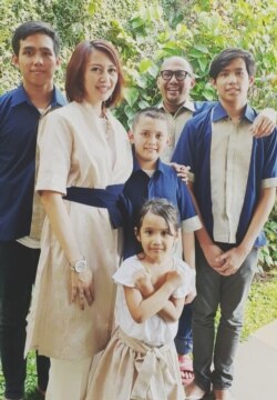 Novi Safitri dan keluarga (foto: courtesy).