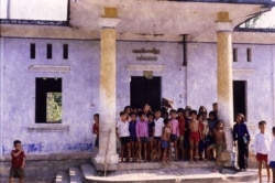 The collapse of the Khmer Rouge regime left hundreds of thousands of children orphaned, Kampot, Cambodia, in 1982. (Photo by David Hawk via the Documentation Center of Cambodia Archives)