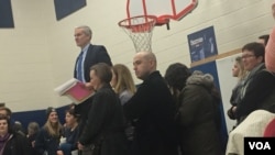 2016年 2月1日爱奥华州得梅因市第41选举小区党团会议选举。（美国之音龚小夏拍摄）