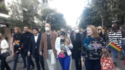 Američka ambasadorka među učesnicima Povorke ponosa