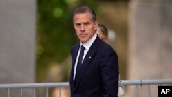 Hanter Bajden ispred federalnog suda u Vilmingtonu, Delaveru 4. jun 2024. (AP Photo/Matt Slocum)