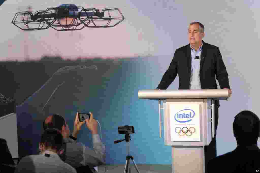 英特尔公司CEO Brian Krzanich 在纽约谈论这个半导体芯片巨头如何同国际奥委会合作,给奥运带来新体验问题(2017年6月21日)。英特尔在6月21日宣布将成为奥运会的重要资助商,用该公司的营销经费支持奥运事业。
