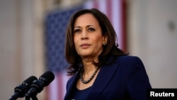 资料照片: 哈里斯参议员在加州奥克兰举行的集会上讲话，开始了她的总统竞选活动。(2019年1月27日)