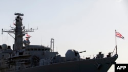 资料照：英国皇家海军护卫舰“蒙特罗斯号”停靠在塞浦路斯的利马索尔港。(2014年2月3日)