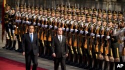 中国总理李克强2017年11月1日主持仪式欢迎俄罗斯总理梅德韦杰夫到访