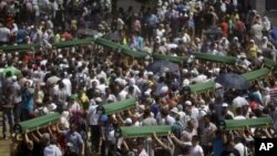 U Memorijalnom centru u Potočarima danas je sahranjeno još 520 identifikovanih žrtava.
